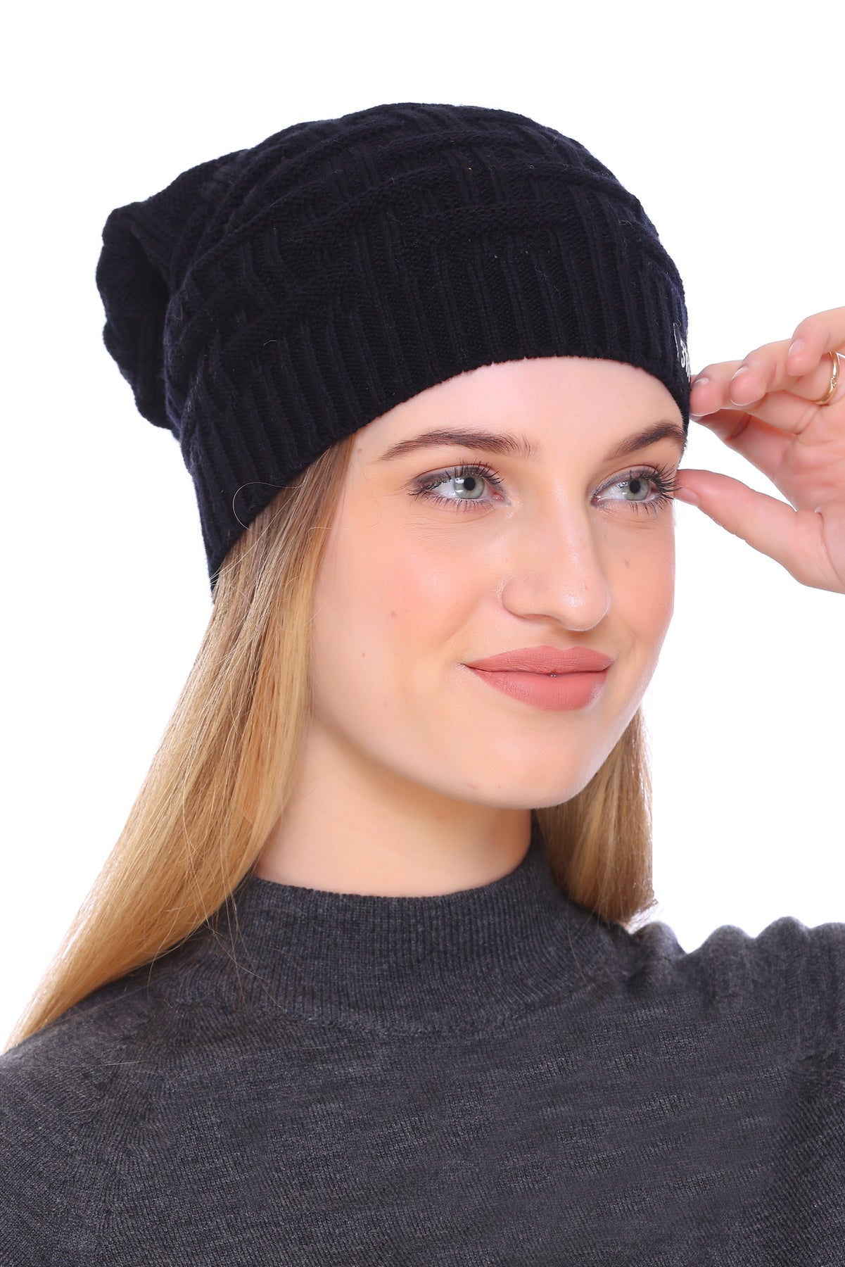 Classic Comfort: Ladies Winter Black Beanie Cap for Perfect Warmth and Cozy Elegance