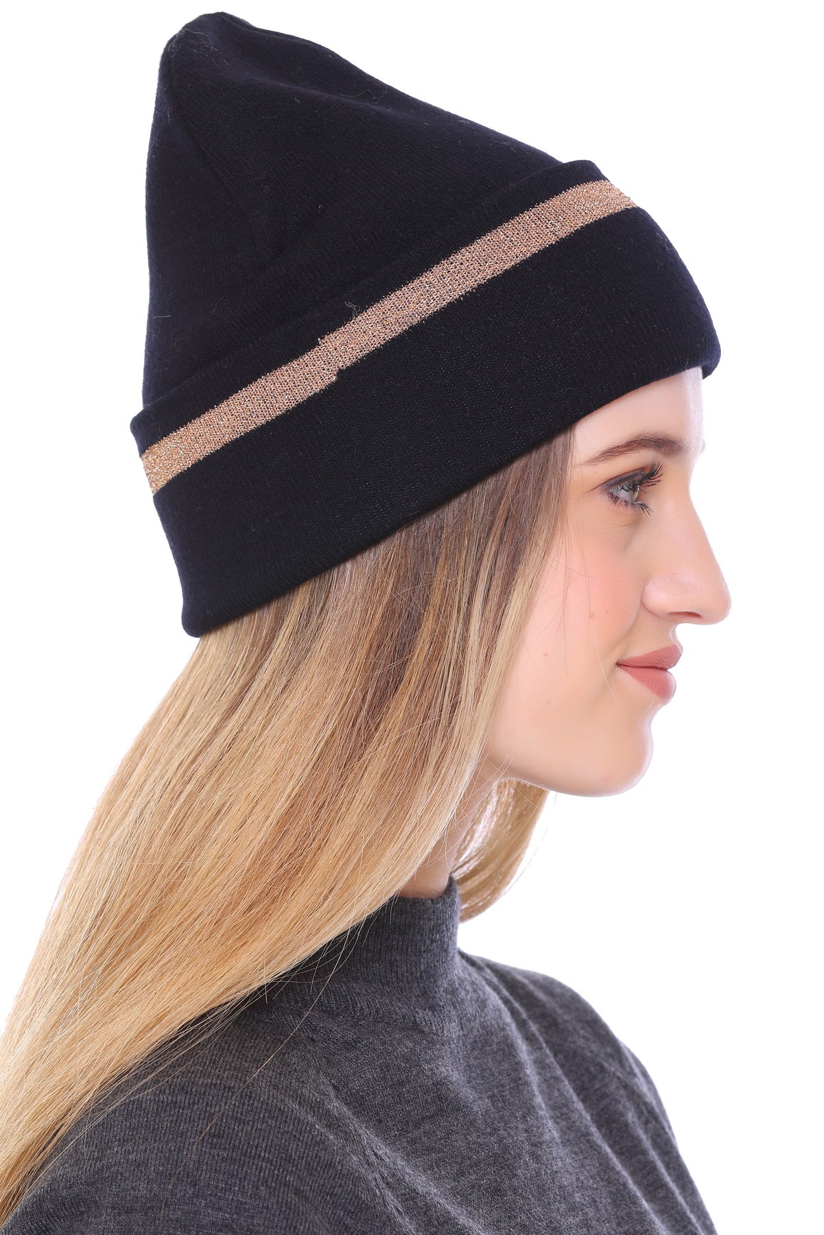 Snuggle Chic: Ladies Winter Black Beanie Cap for Ultimate Comfort and Warmth
