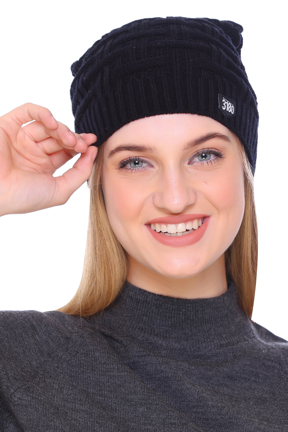 Classic Comfort: Ladies Winter Black Beanie Cap for Perfect Warmth and Cozy Elegance