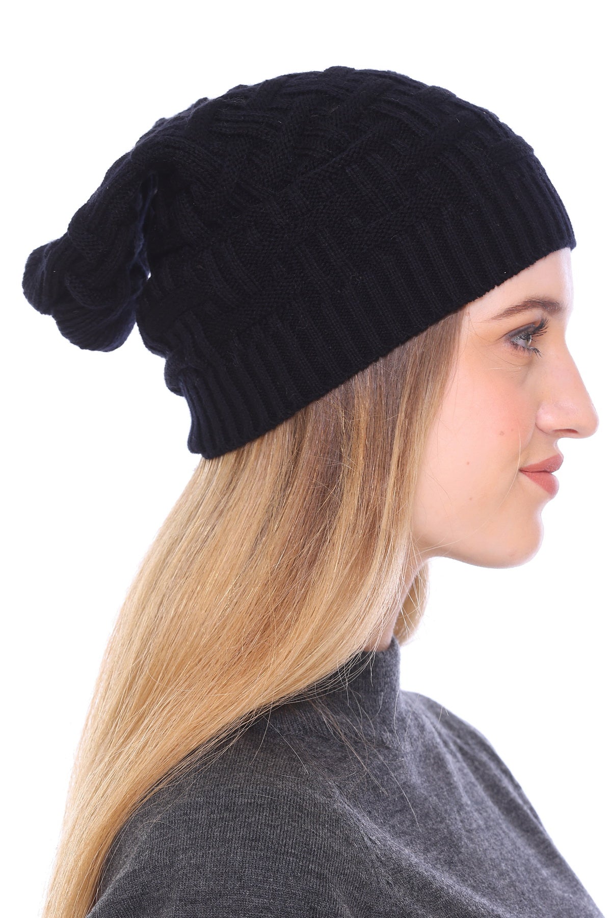 Classic Comfort: Ladies Winter Black Beanie Cap for Perfect Warmth and Cozy Elegance