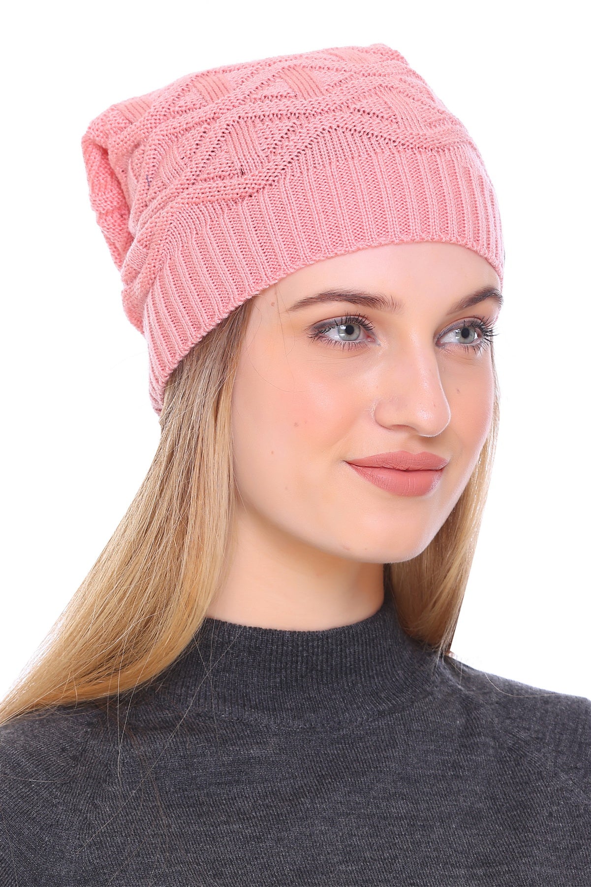 Fuchsia Elegance: Ladies Winter Beanie Cap for Perfect Comfort and Warmth